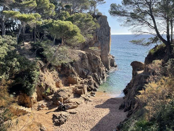 Ubicación idílica en Rosamar, a 1 min de la playa